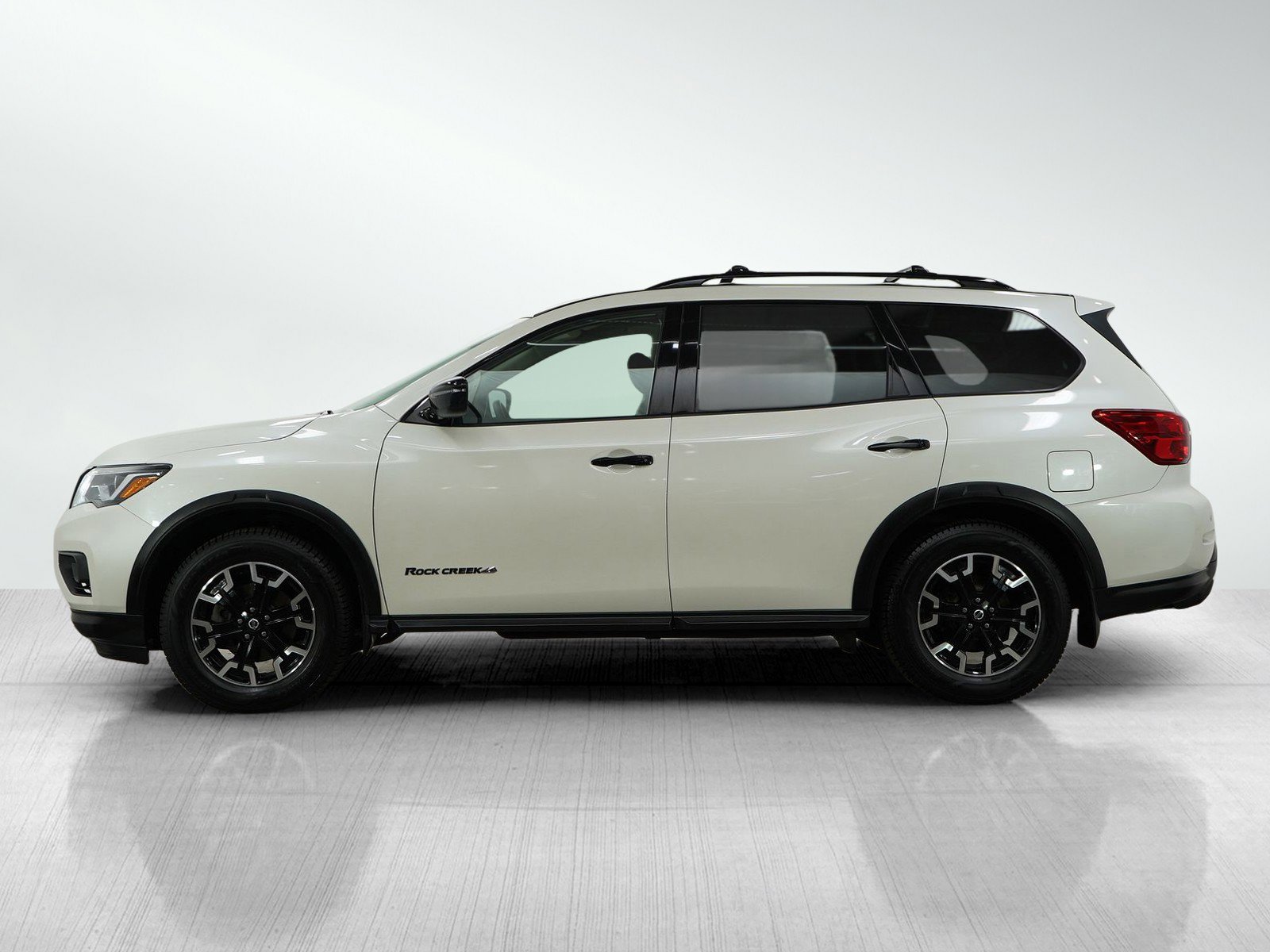 Used 2020 Nissan Pathfinder SV with VIN 5N1DR2BM5LC627827 for sale in Minneapolis, Minnesota
