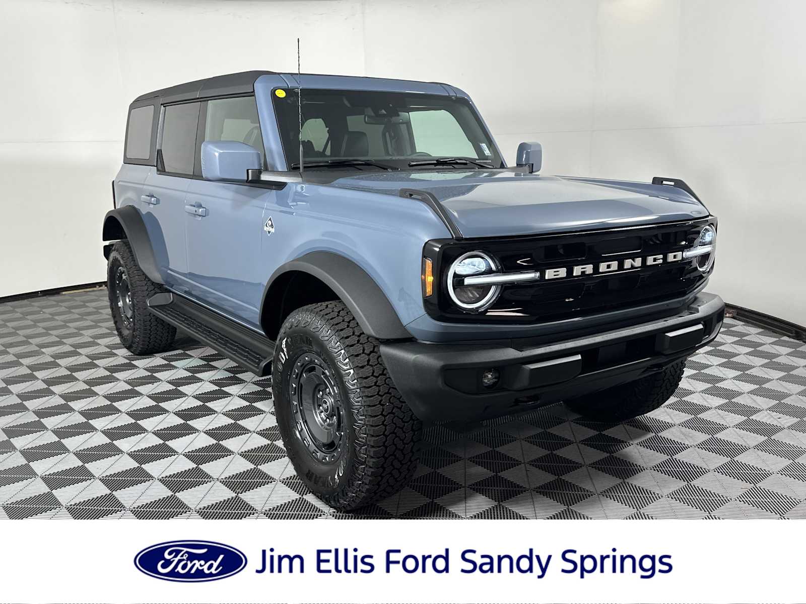 2025 Ford Bronco 4-Door Outer Banks's photo