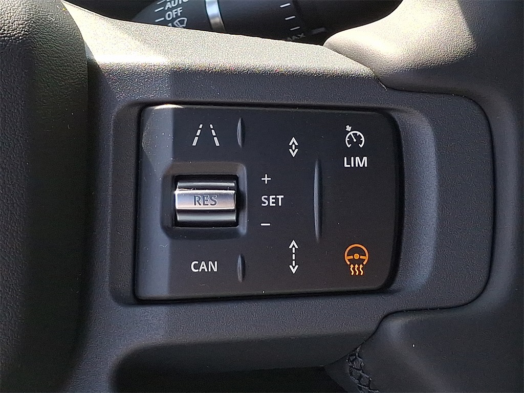 2025 Land Rover Defender 130 S photo 15