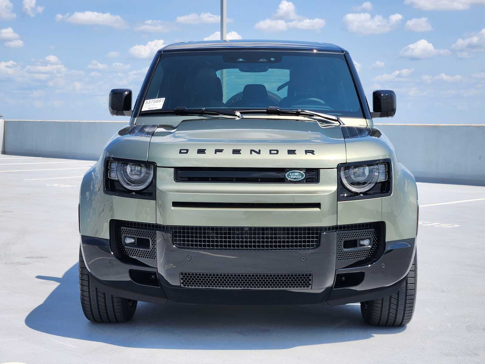 2025 Land Rover Defender 110 X-Dynamic SE photo 2