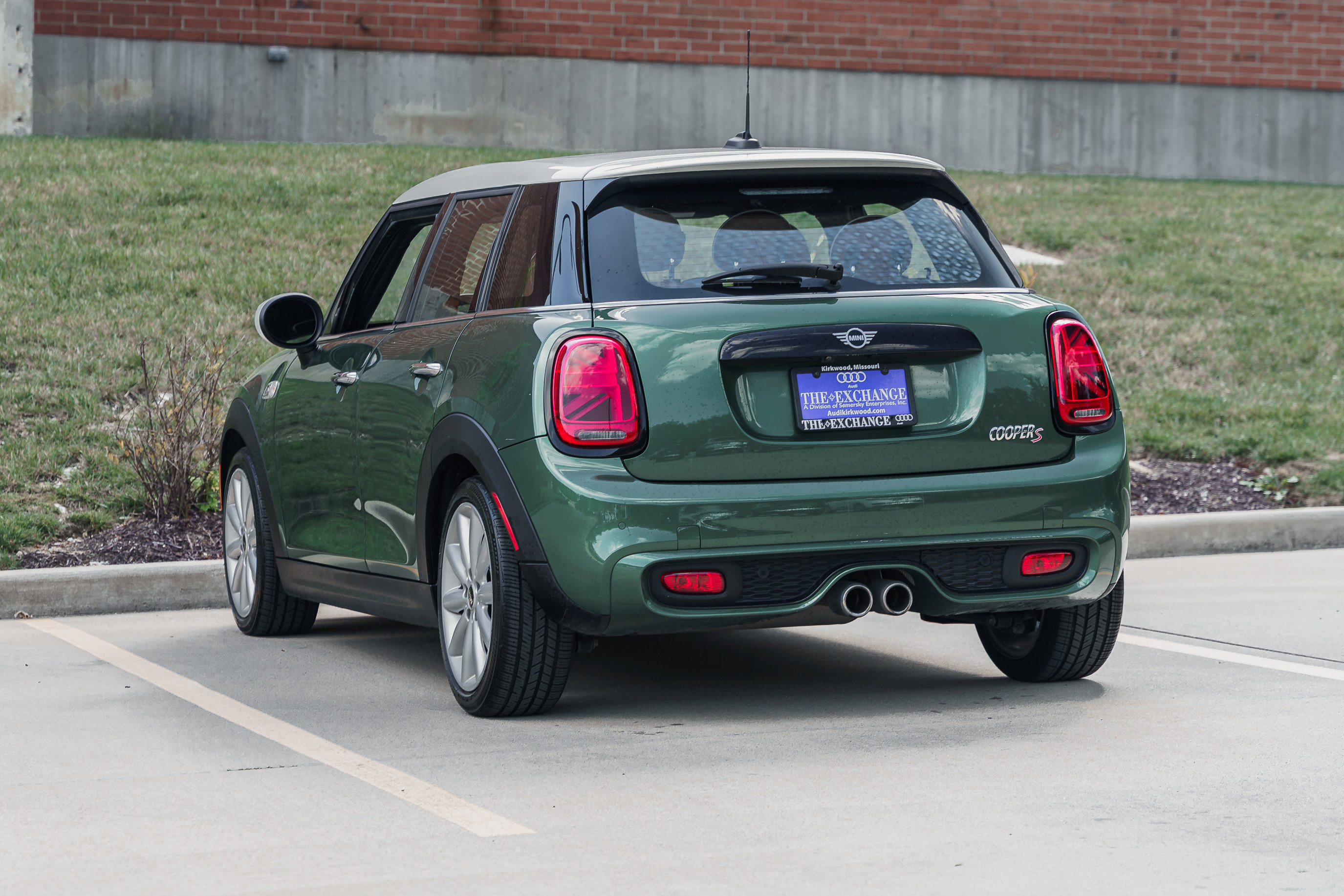 2020 Mini Cooper 4 Door Hardtop S photo 3