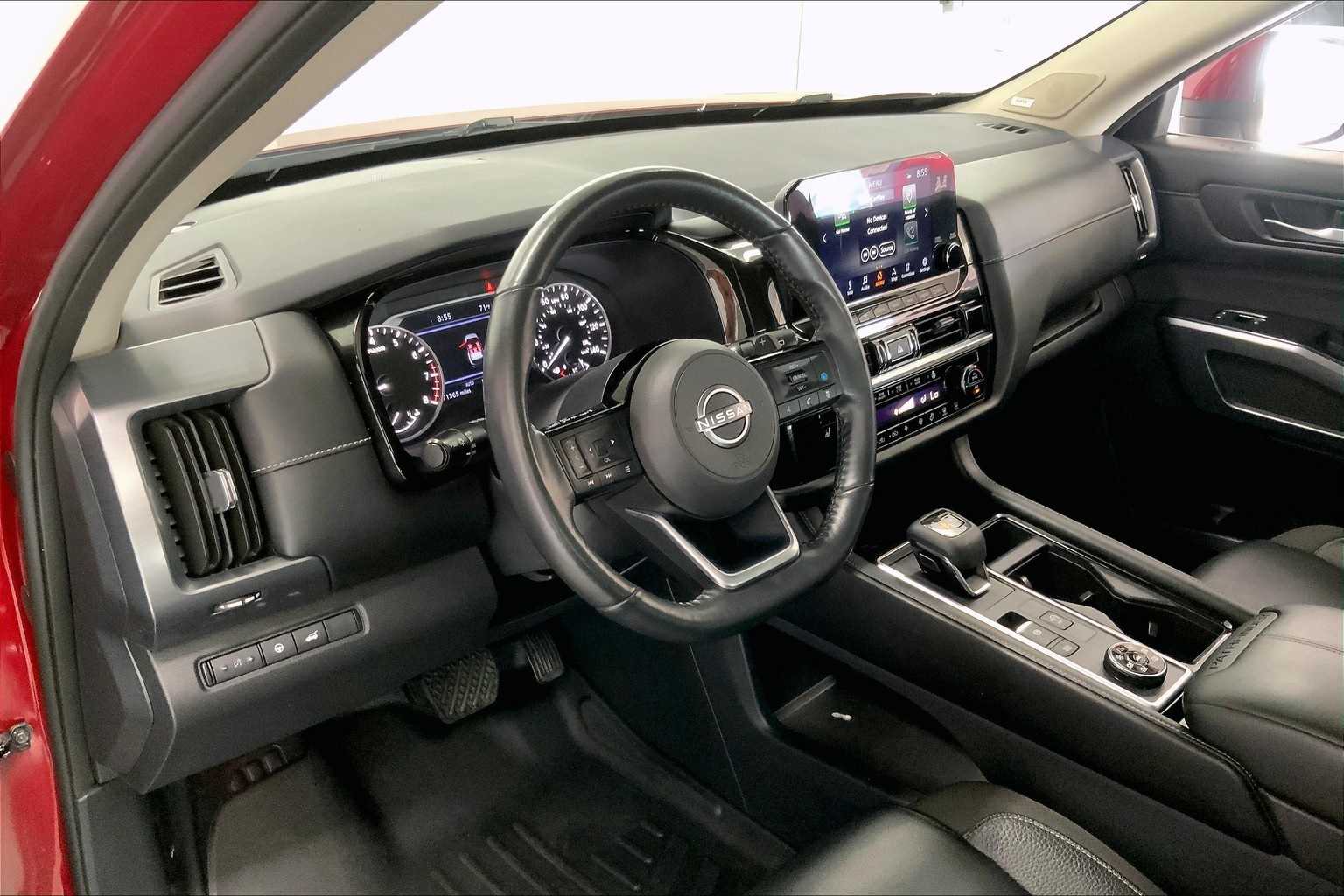 2023 Nissan Pathfinder SL photo 2