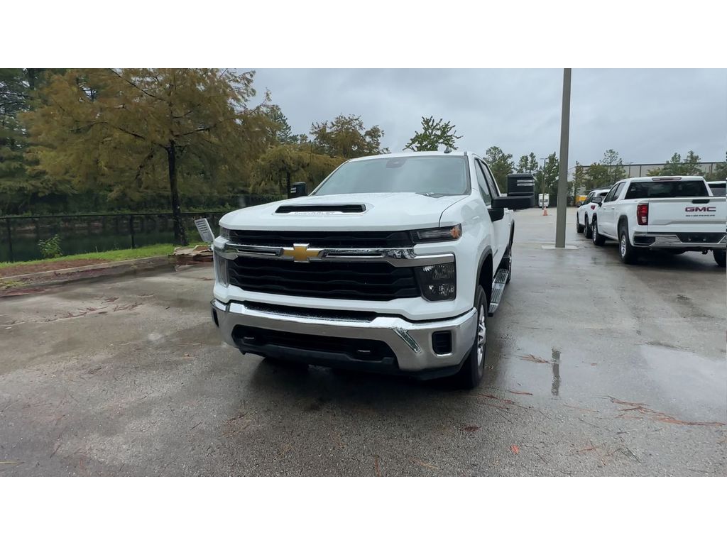 2024 Chevrolet Silverado 2500HD photo 3