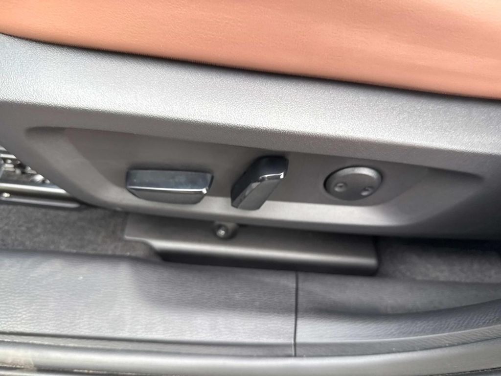 2025 Mitsubishi Outlander SEL photo 22