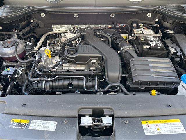 2025 Volkswagen Taos SE photo 11