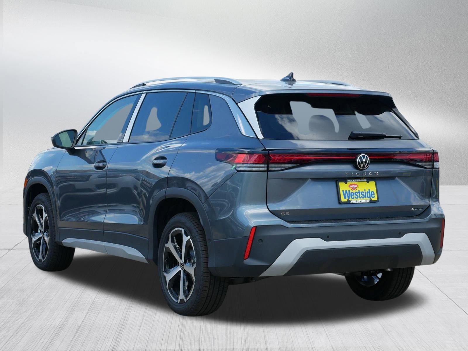 2025 Volkswagen Tiguan SE photo 2