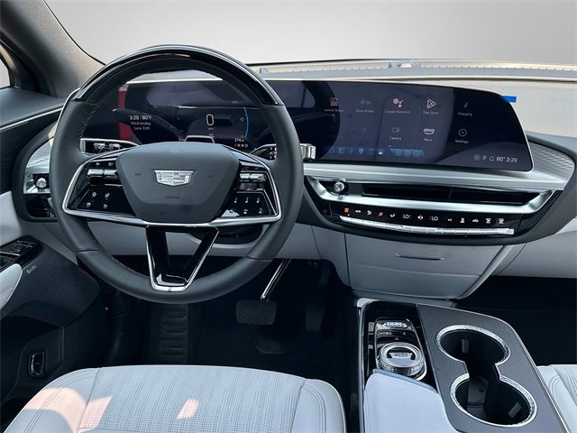 2025 Cadillac Lyriq Luxury photo 2