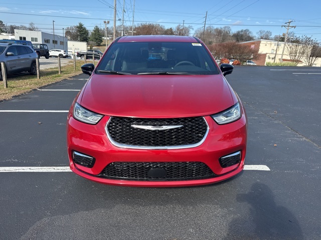 2026 Chrysler Pacifica photo 2