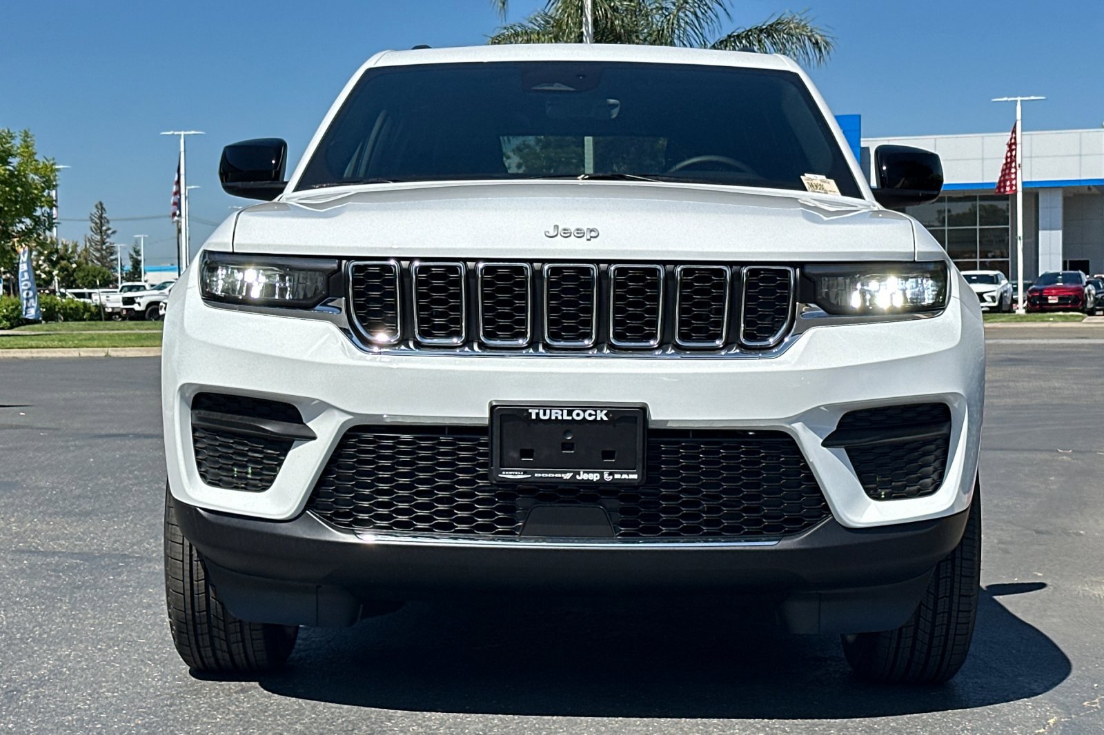 2025 Jeep Grand Cherokee Laredo X photo 9