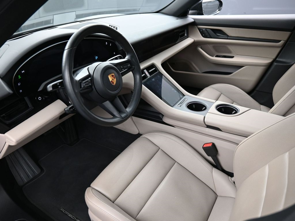 2022 Porsche Taycan Base photo 3