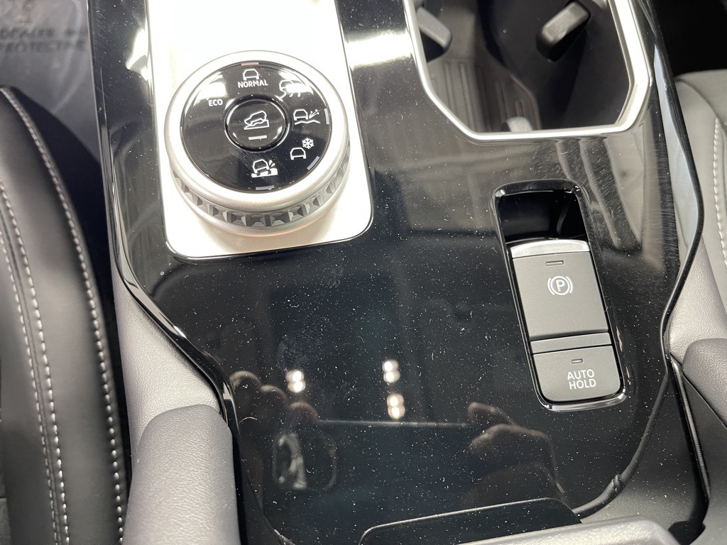 2025 Mitsubishi Outlander SE photo 14