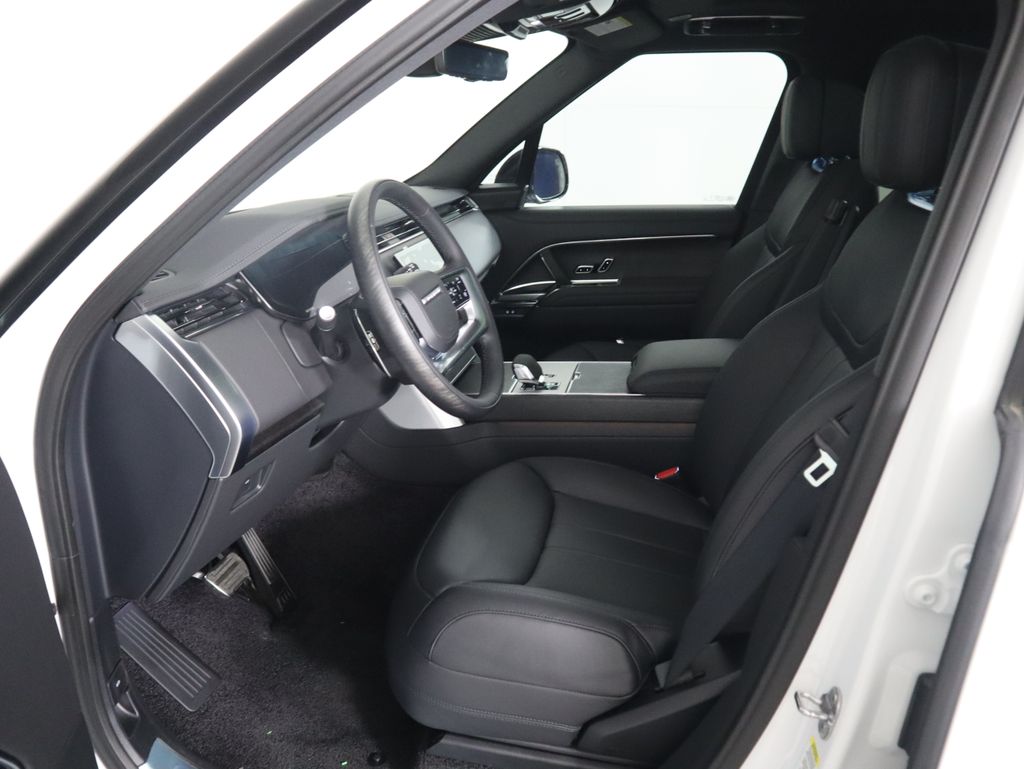 2025 Land Rover Range Rover SE photo 18
