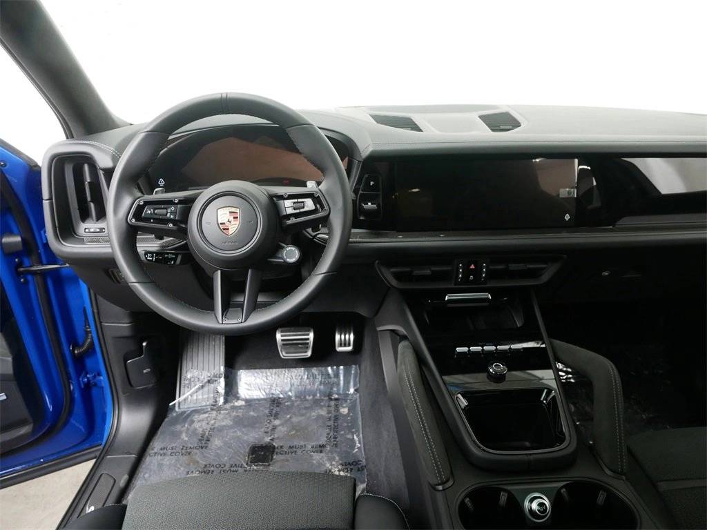 2025 Porsche Cayenne GTS photo 14