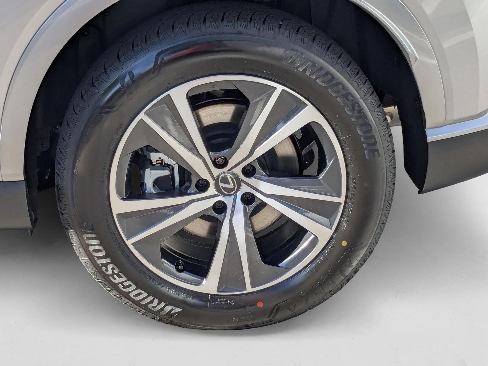 2025 Lexus RX photo 9
