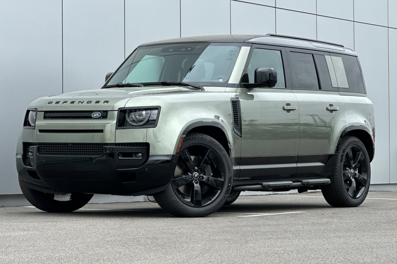 2025 Land Rover Defender 110 X-Dynamic SE photo 2