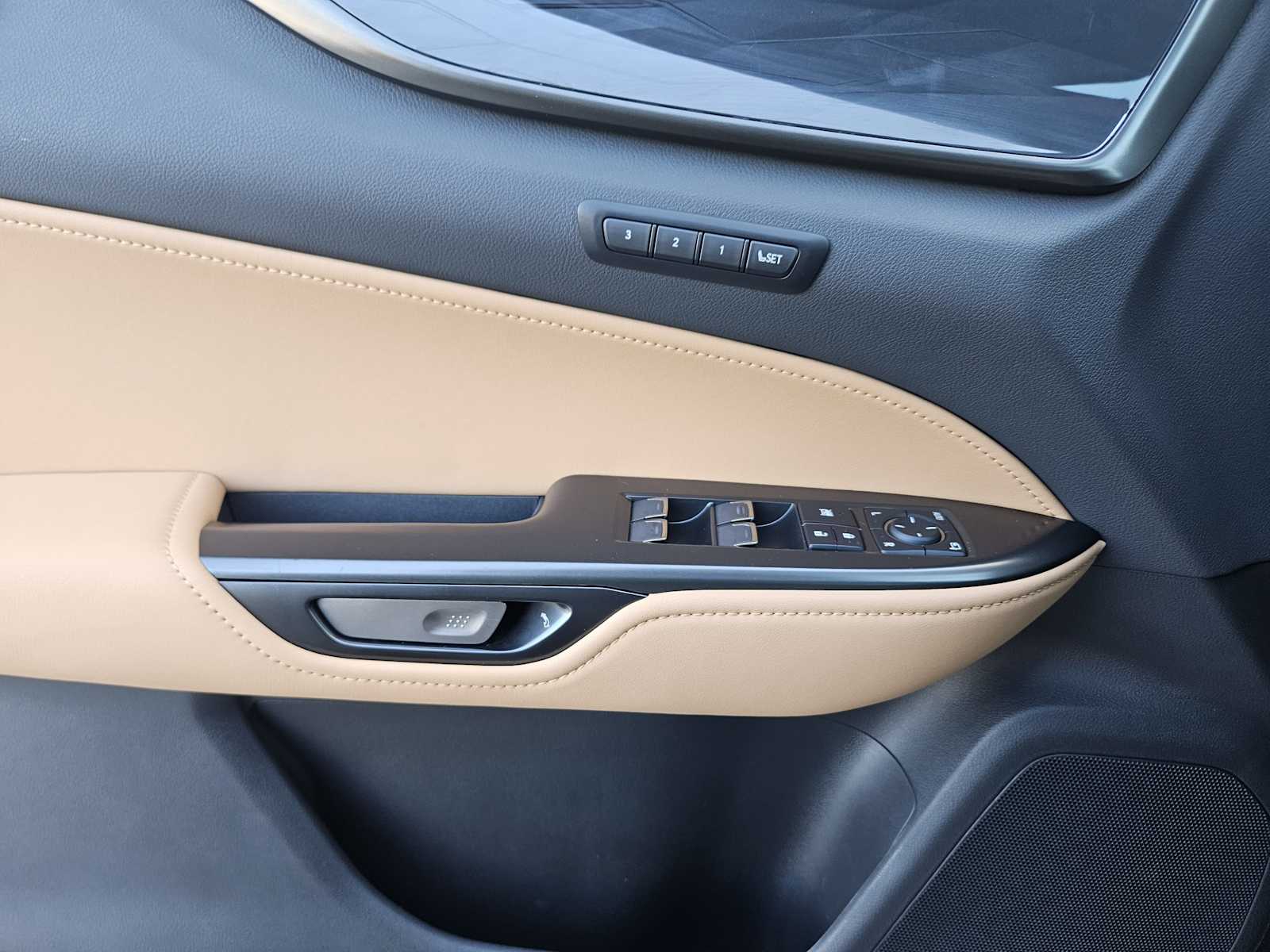 2025 Lexus NX 250 Premium photo 13