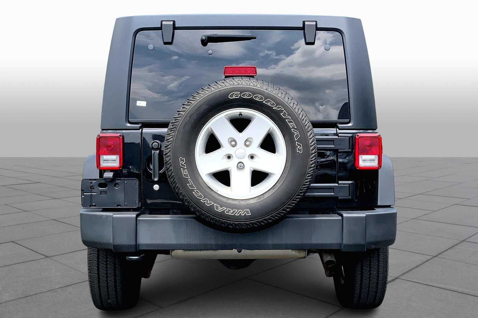2017 Jeep Wrangler Unlimited Sport photo 4