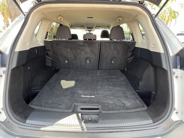 2021 Nissan Rogue SV photo 24