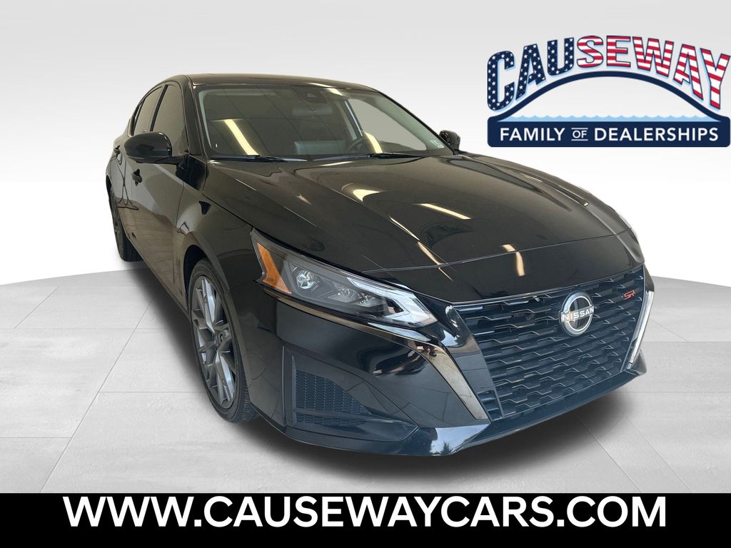 2023 Nissan Altima SR