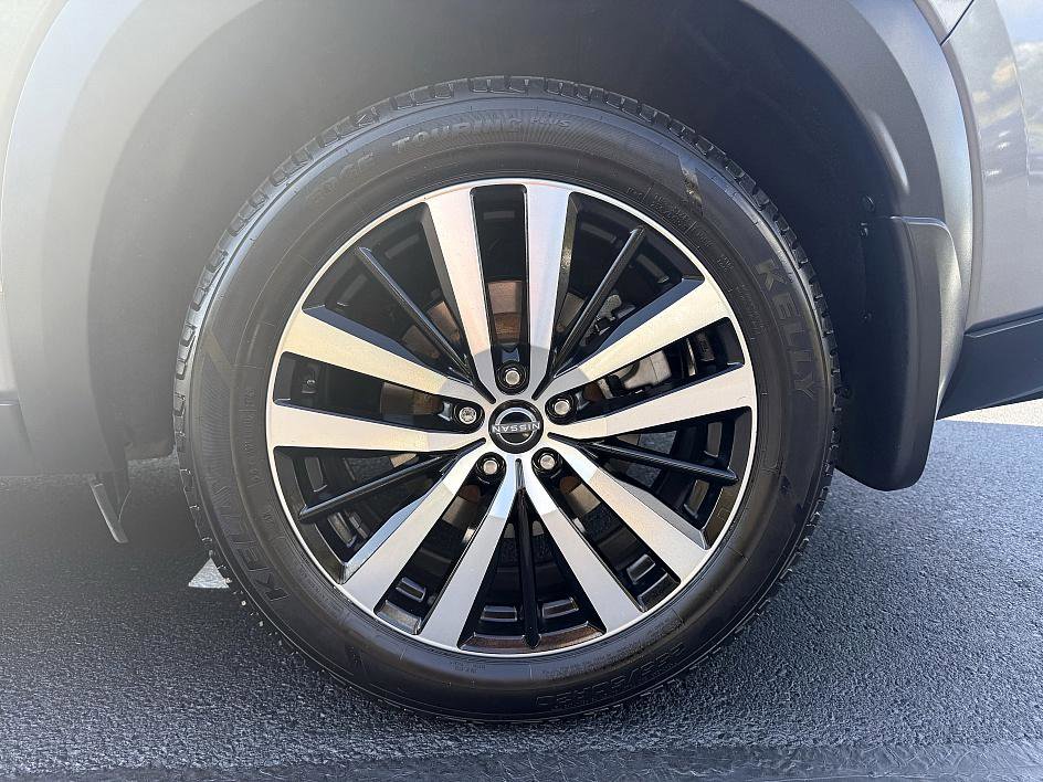 2023 Nissan Pathfinder Platinum photo 7