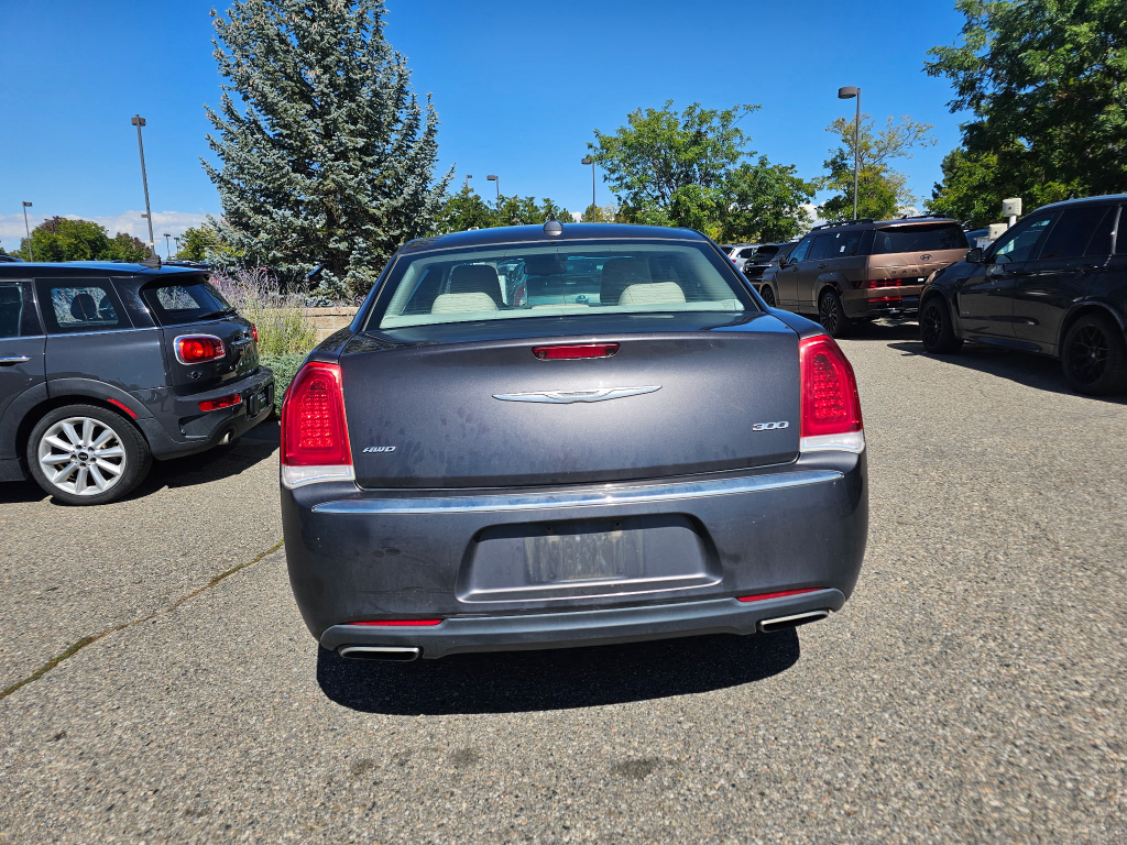 2016 Chrysler 300 Limited photo 3