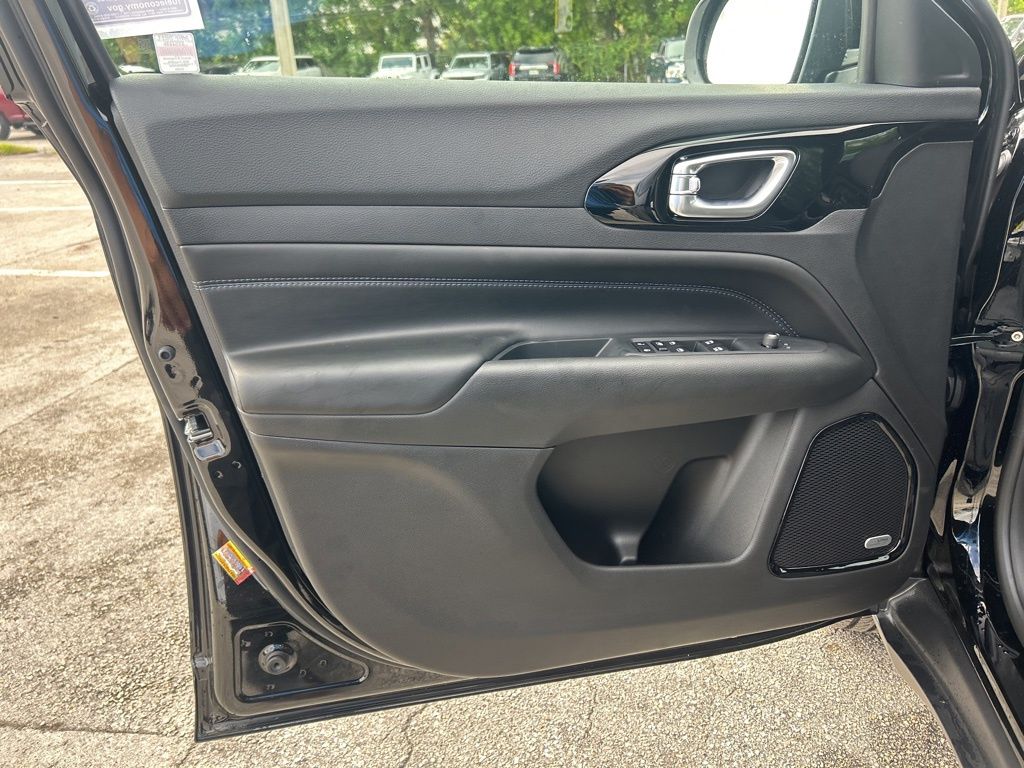 2025 Jeep Compass Latitude photo 29