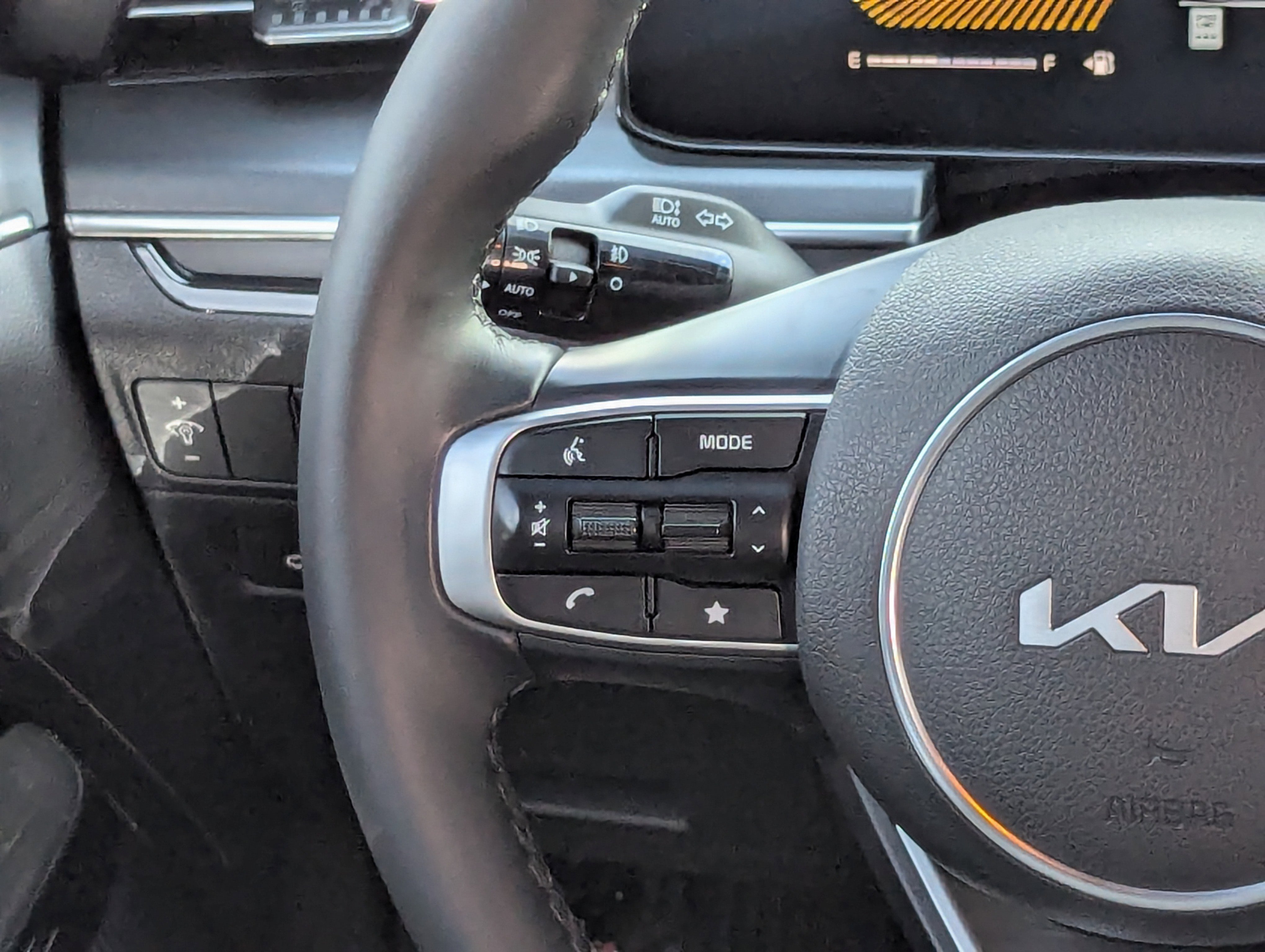 2025 Kia K5 GT-Line photo 4
