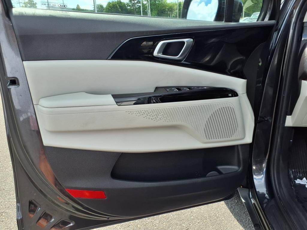 2022 Kia Carnival EX photo 3