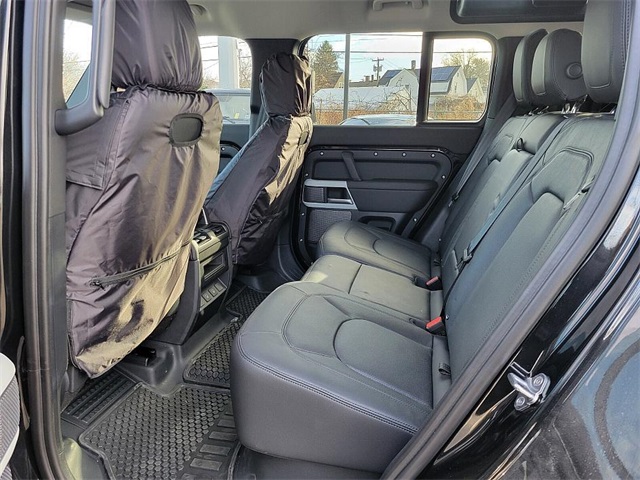 2024 Land Rover Defender 110 S photo 14