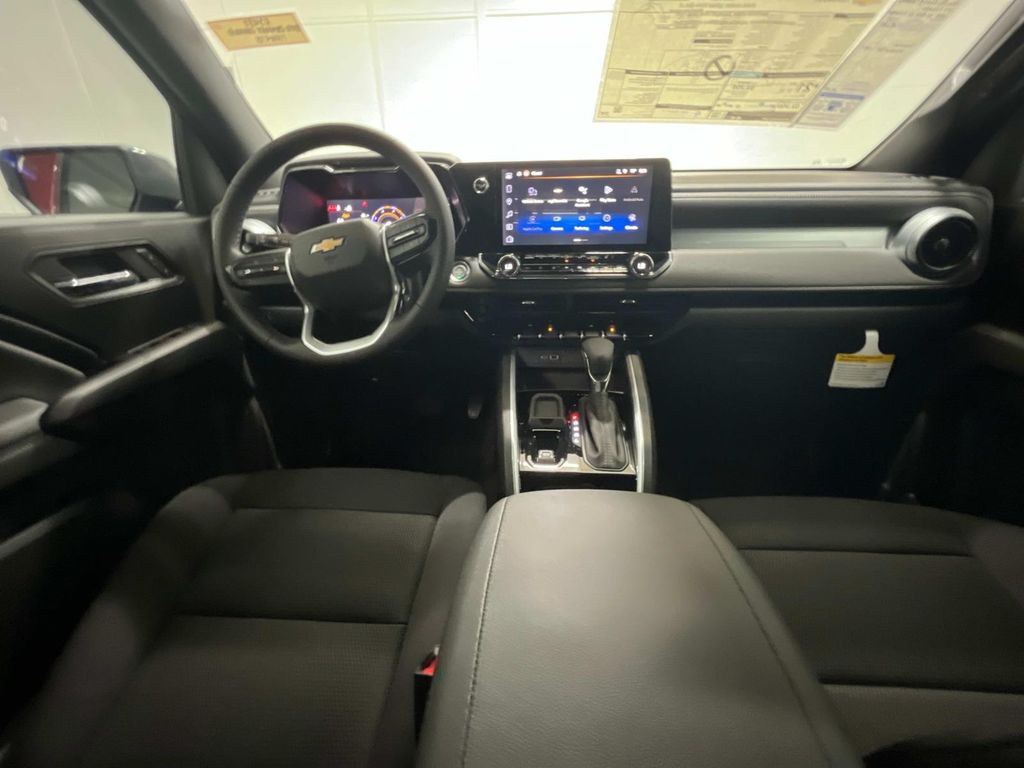 2026 Chevrolet Colorado LT photo 13