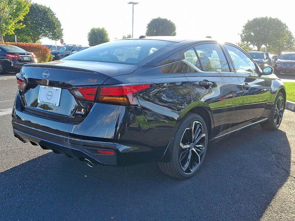 2025 Nissan Altima 2.5 SR photo 3