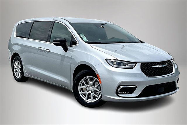 2026 Chrysler Pacifica Select's photo