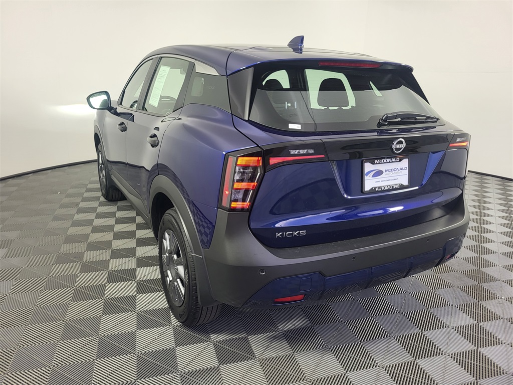 2025 Nissan Kicks S photo 3