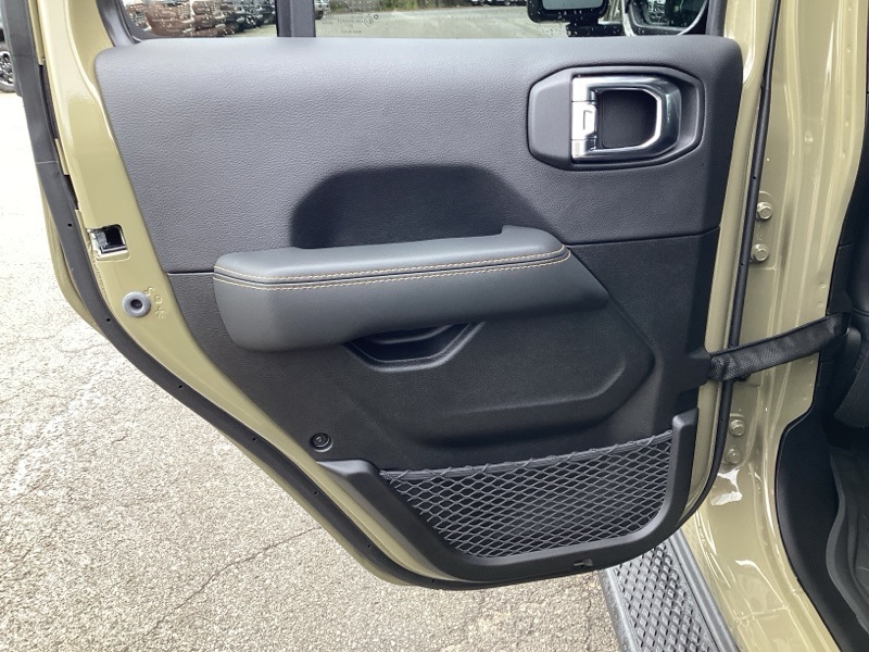 2025 Jeep Gladiator Sport photo 17