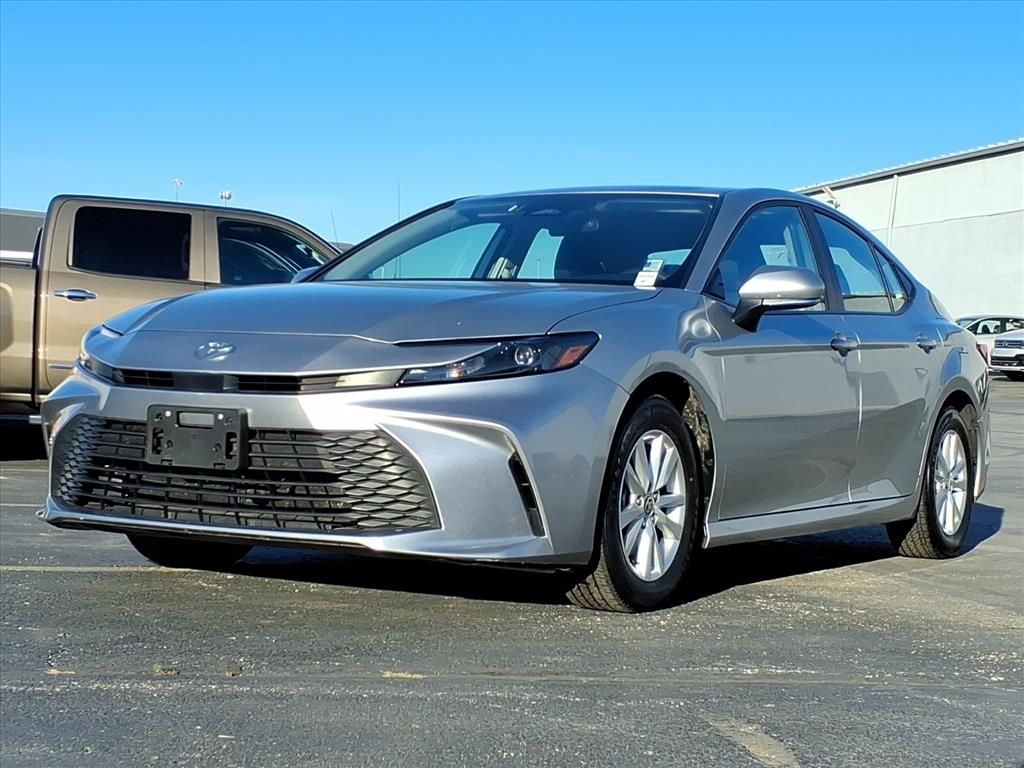 Used 2025 Toyota Camry LE with VIN 4T1DAACK9SU035127 for sale in Kansas City