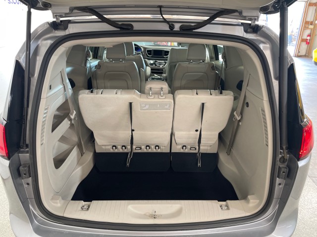 2019 Chrysler Pacifica Touring L photo 5