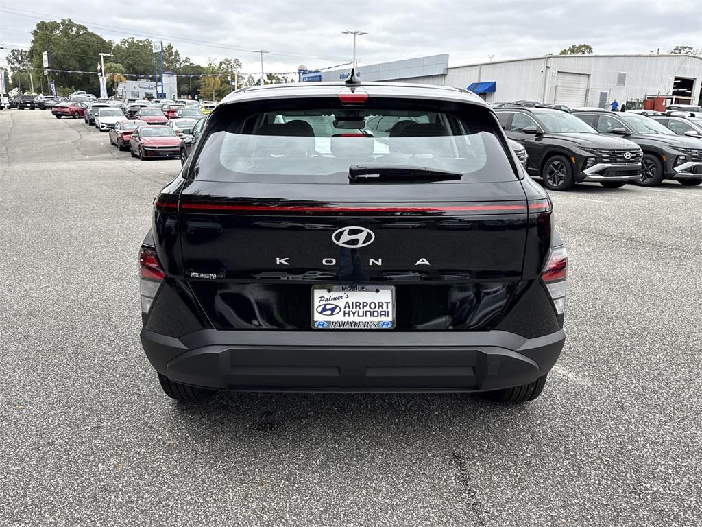2026 Hyundai Kona SE photo 2