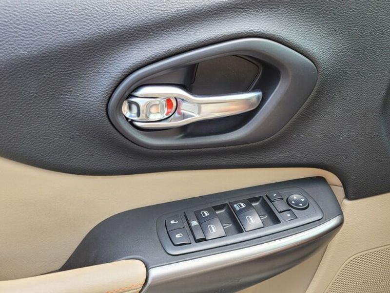 2019 Jeep Cherokee Latitude photo 22