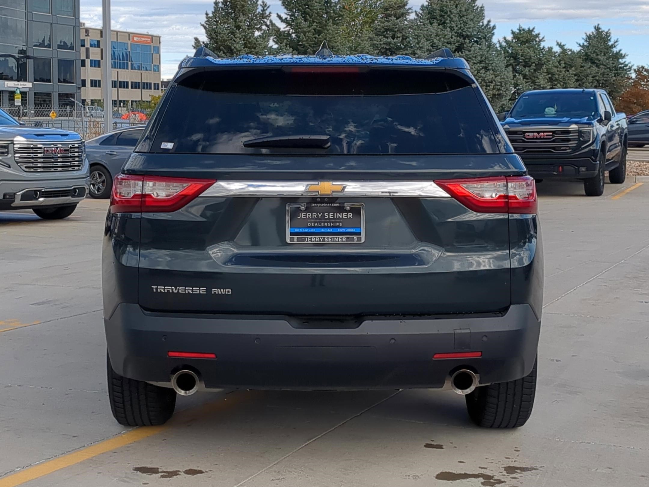 2020 Chevrolet Traverse Leather photo 3