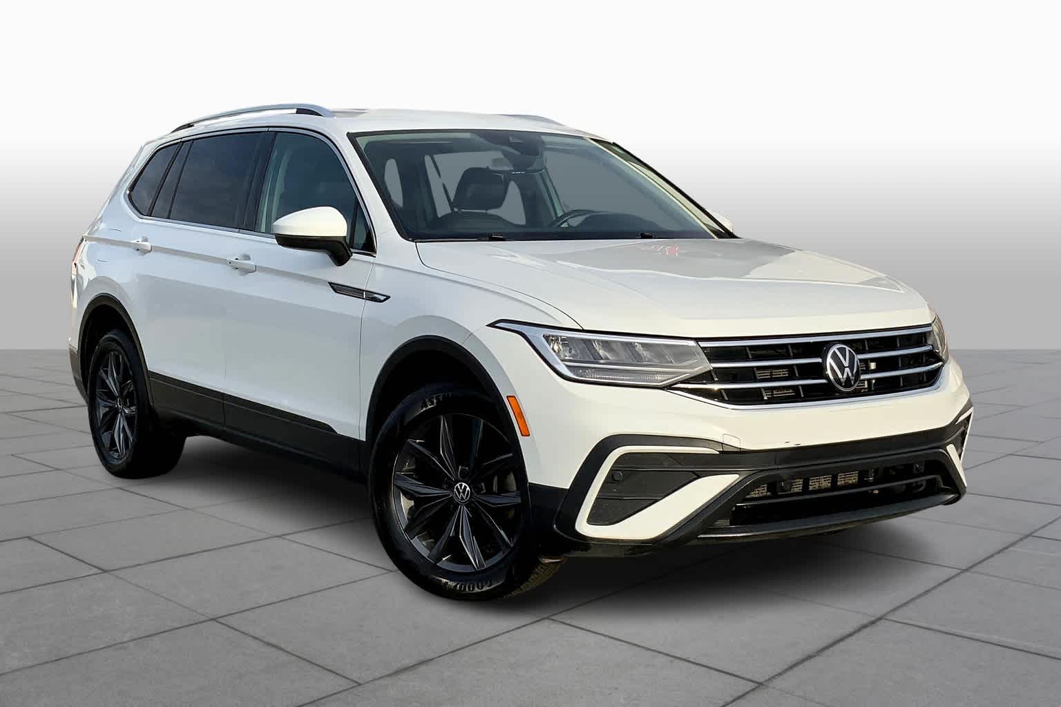 2022 Volkswagen Tiguan SE photo 2