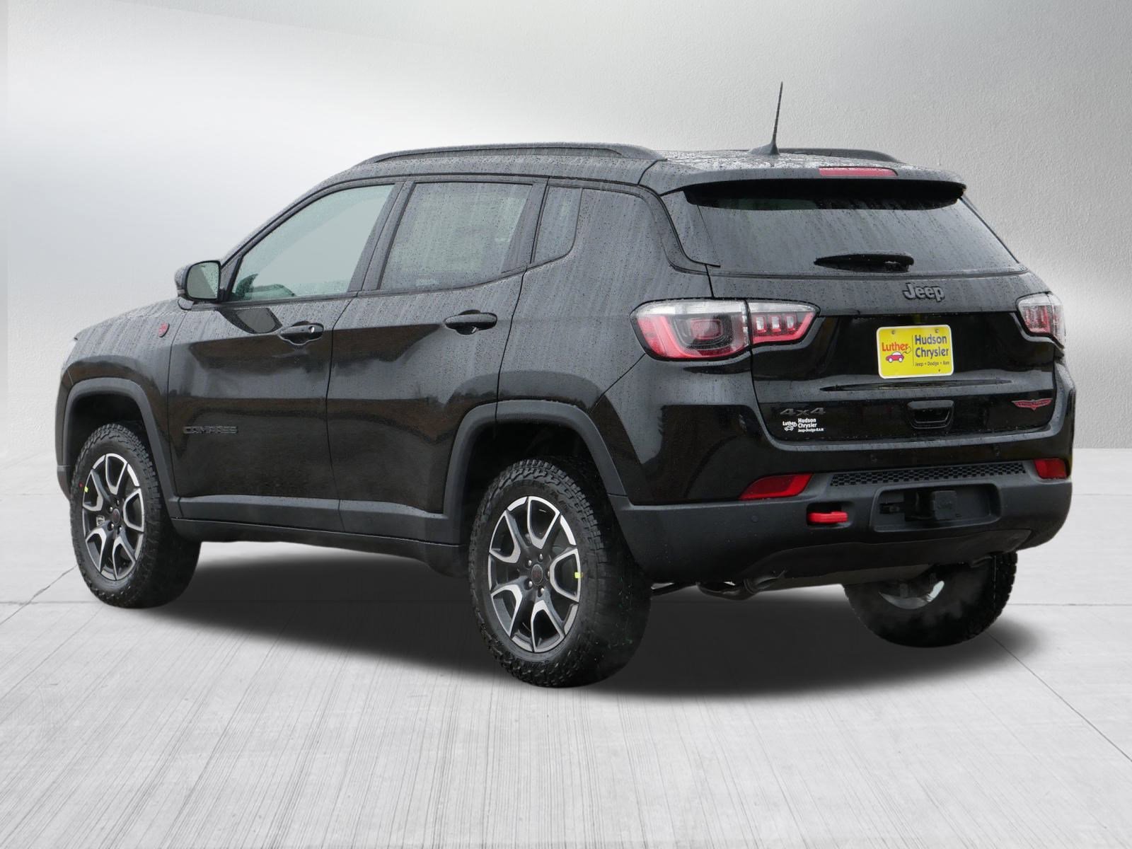 2026 Jeep Compass Trailhawk photo 3