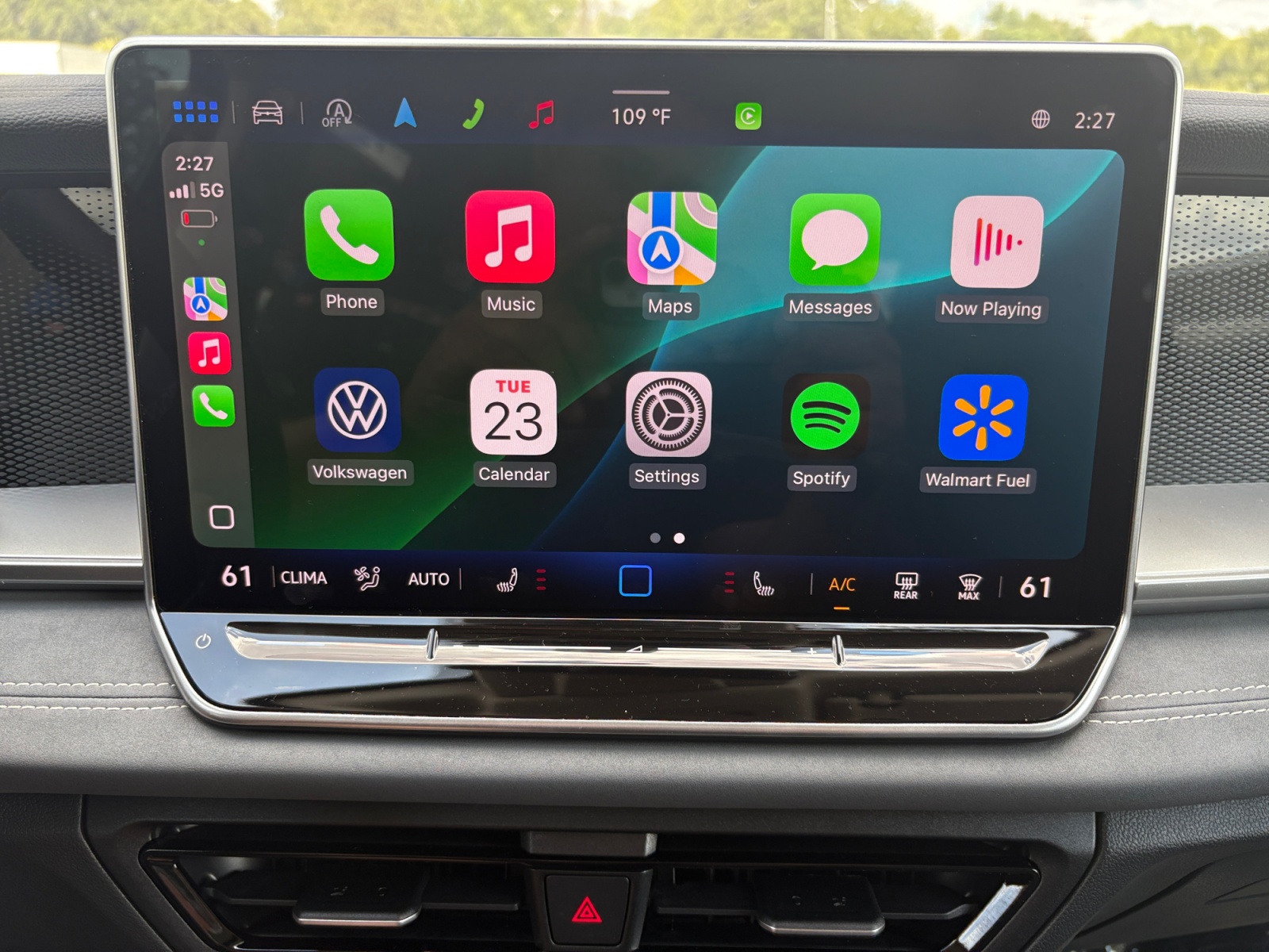 2025 Volkswagen Tiguan SE photo 14
