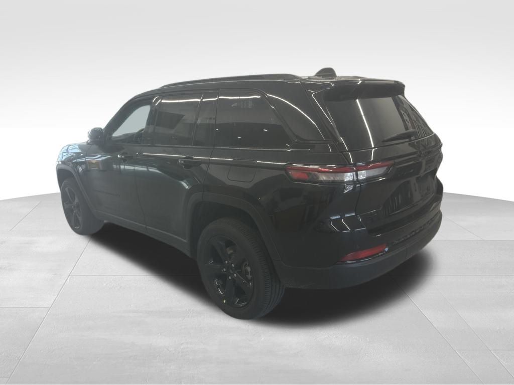 2025 Jeep Grand Cherokee Altitude X photo 2