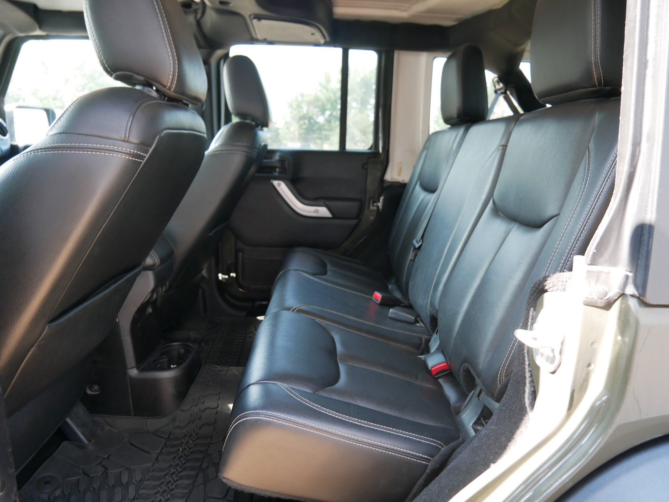 2015 Jeep Wrangler Unlimited Rubicon Hard Rock photo 11