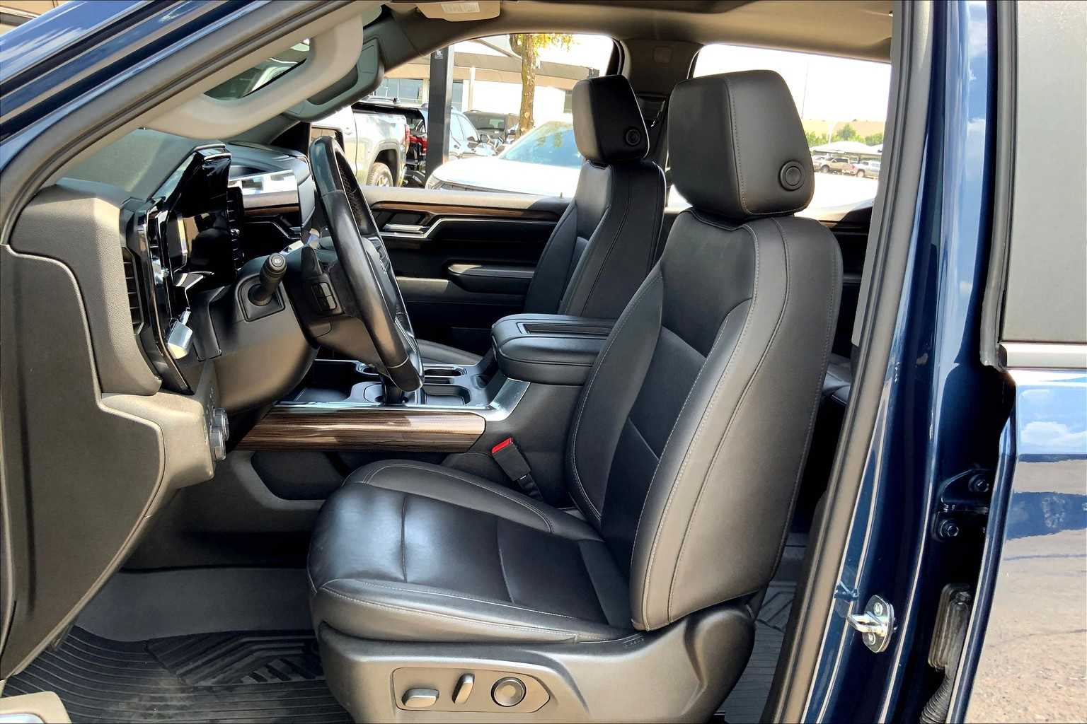 2022 Chevrolet Silverado 1500 RST photo 7