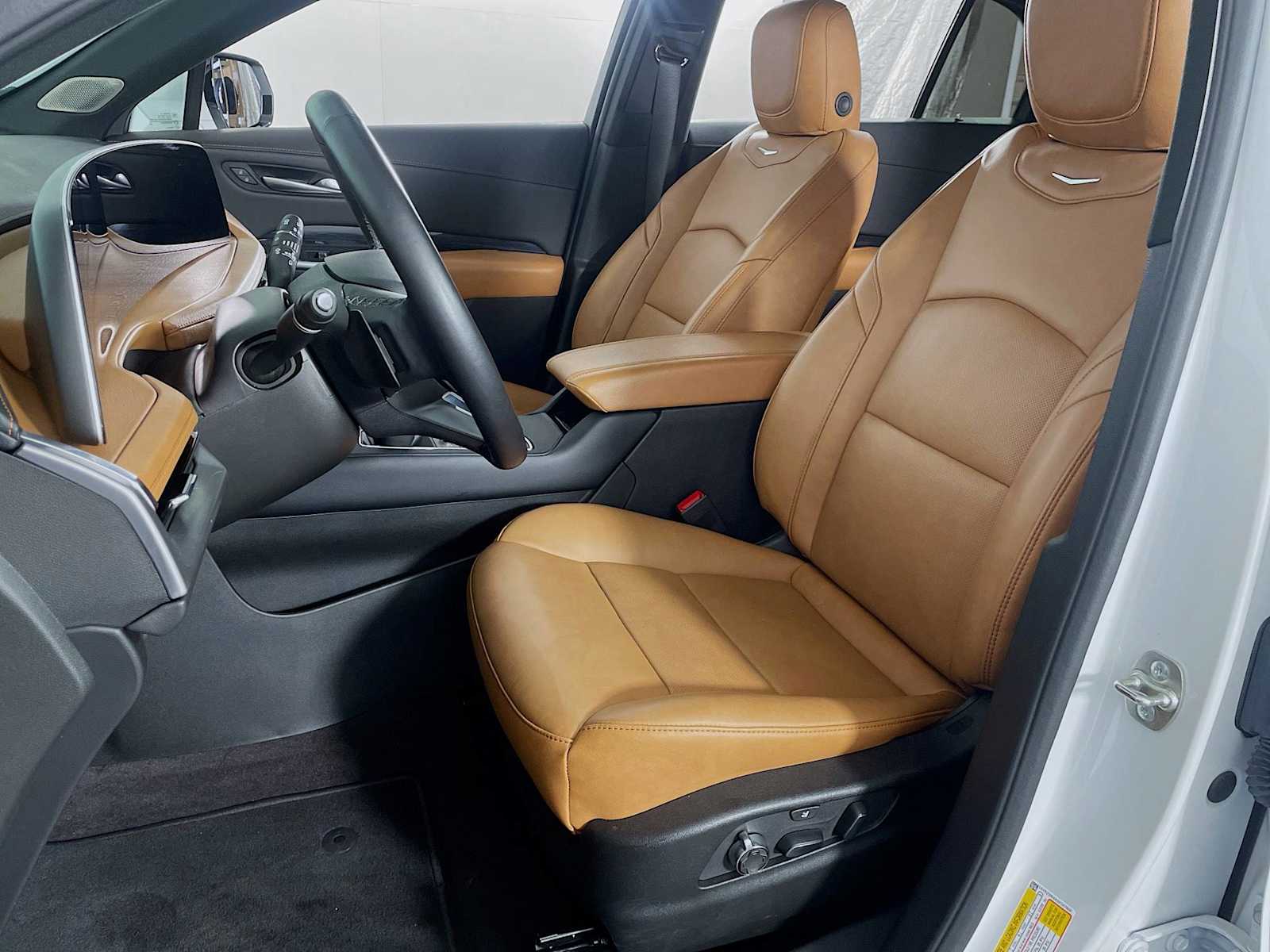 2025 Cadillac XT4 Premium Luxury photo 3