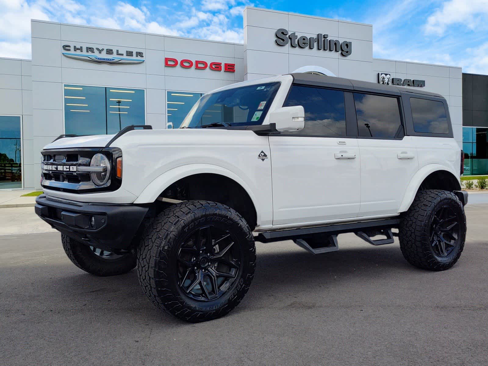 2023 Ford Bronco 4-Door Outer Banks's photo
