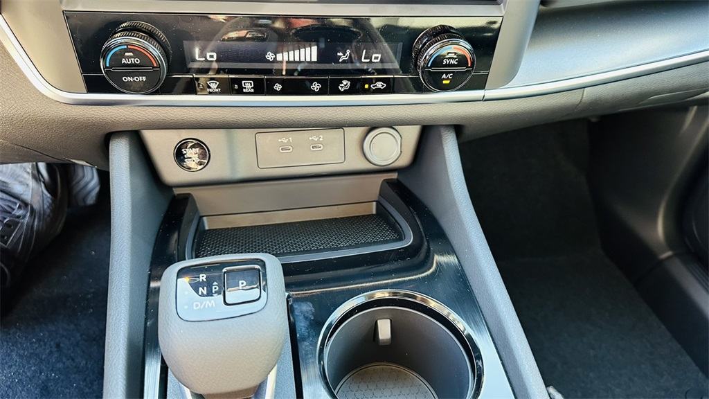 2026 Nissan Rogue SV photo 21