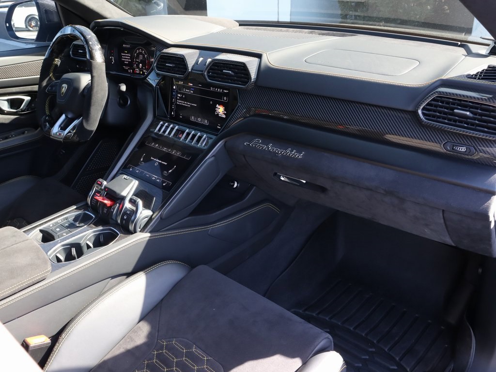 2022 Lamborghini Urus photo 24