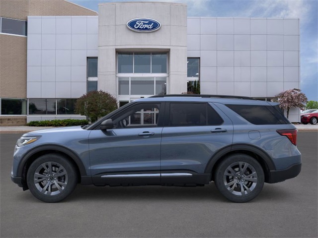 2025 Ford Explorer photo 2